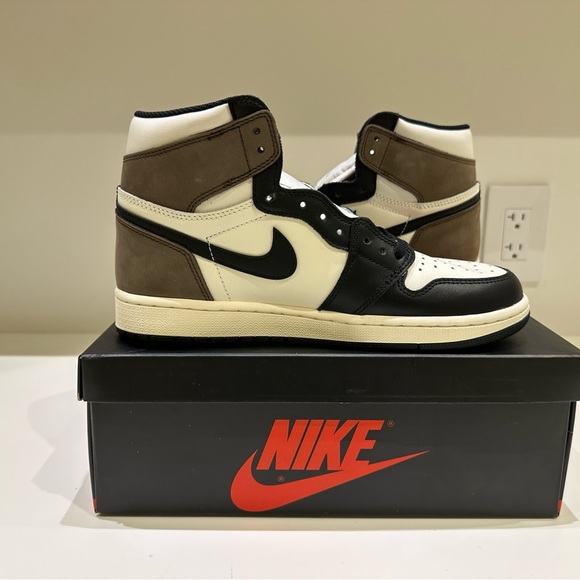 Jordan 1 Mocha - Brand New - Picture 3 of 6